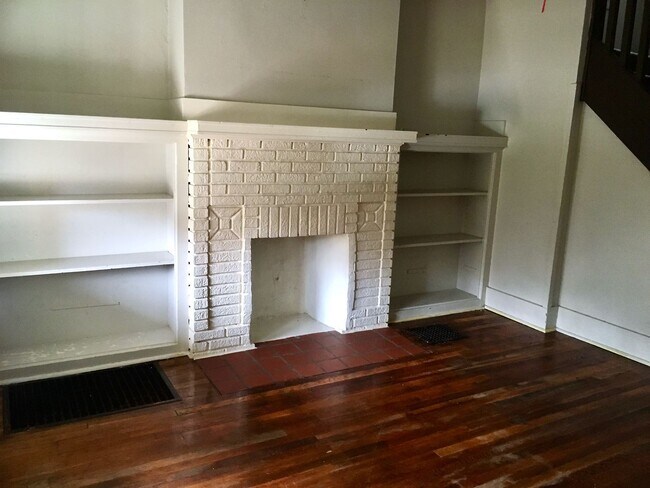 Building Photo - *** Charming Dormont Duplex Three Bedroom * Walk to Shops and the T * Pet Friendly * Private Porc...