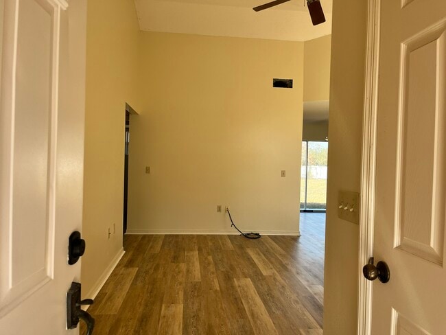 Building Photo - 4993 Reagen Way