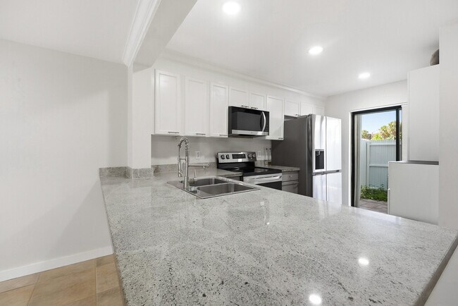 Foto del edificio - 642 NE 195th St