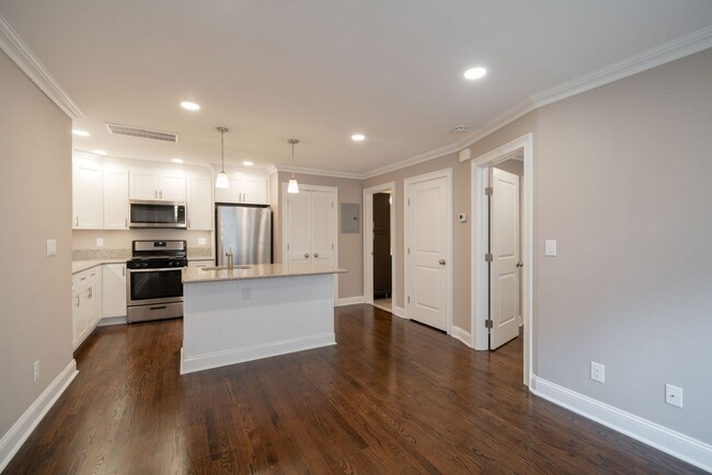 Interior Photo - Cambridge Manor