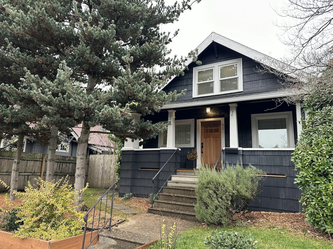 Foto principal - 5242 NE 29th Ave