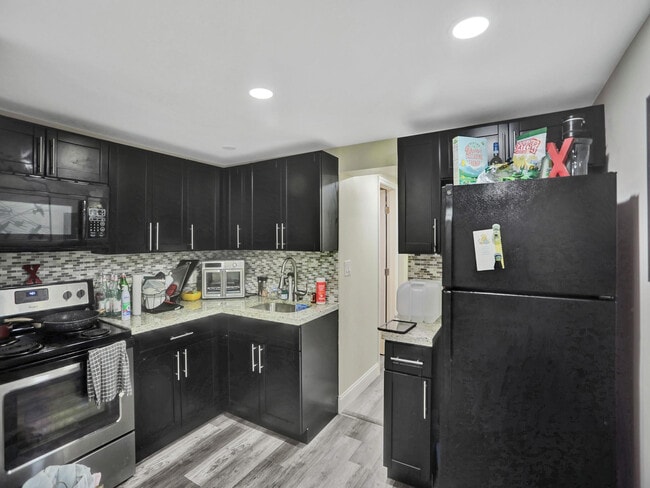 Building Photo - 5073 SW 28th Ave