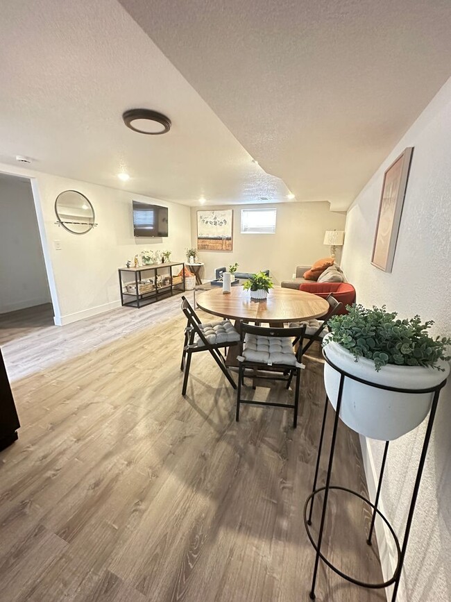 Building Photo - HOT TUB & Grill Shared backyard 2bedroom 1...