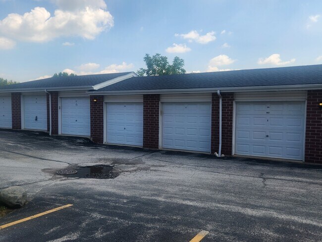 Building Photo - 16661 Liberty Cir