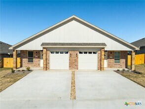 Building Photo - 4905 Rose Gdn Lp