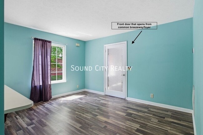 Building Photo - 7016 Bonnalake Dr