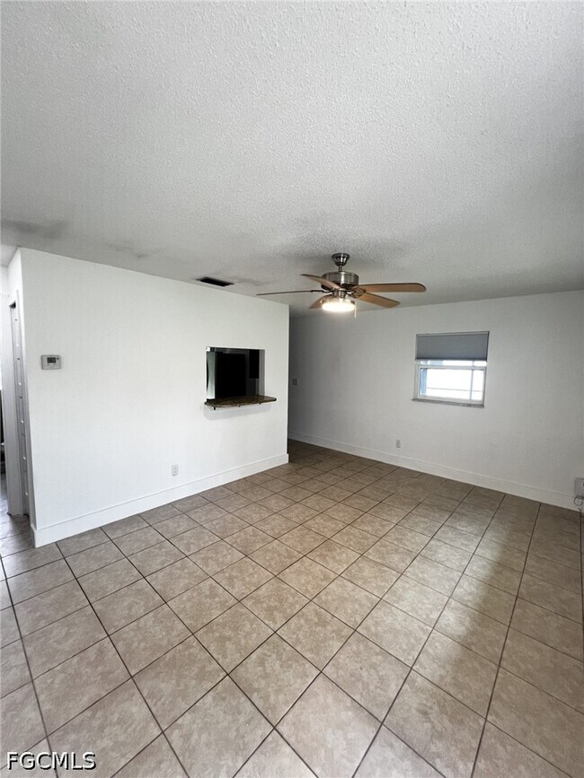 Foto del edificio - 4145 Saums Dr