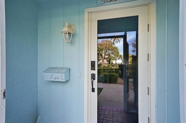 Building Photo - 842 SE 19th Ave