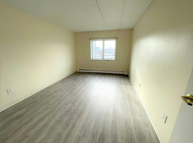 Building Photo - 305 Harvard St
