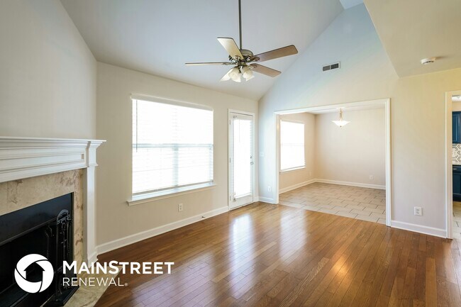 Foto del edificio - 1351 Lone Oak Rd