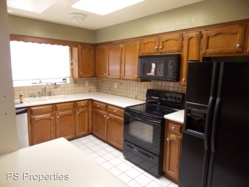 Building Photo - 2802 Tramway Cir NE