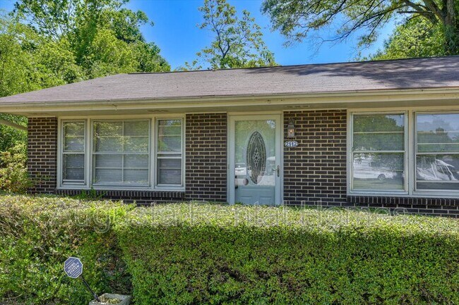 Building Photo - 2112 Providence Dr