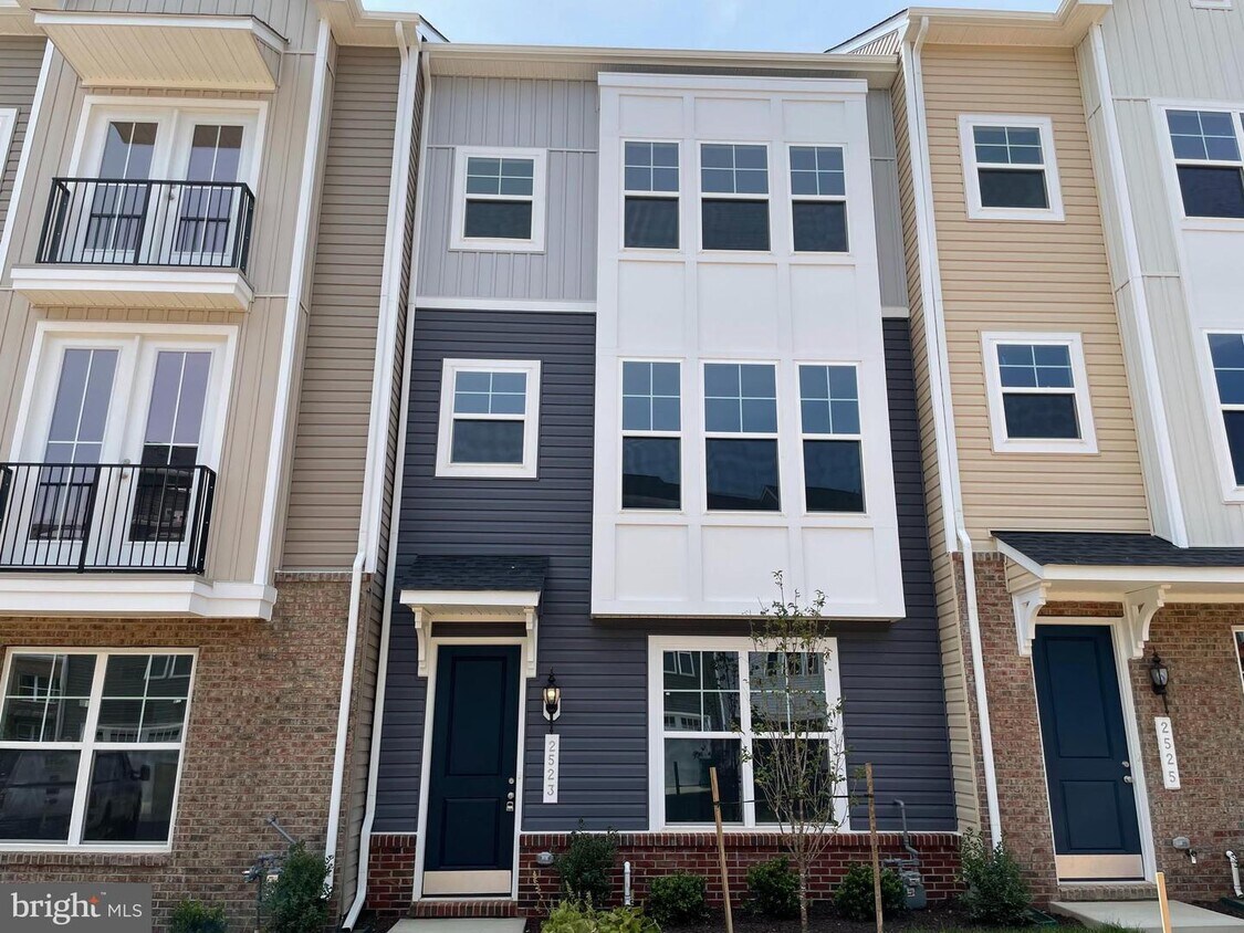 Primary Photo - 2523 Gatwick Ln