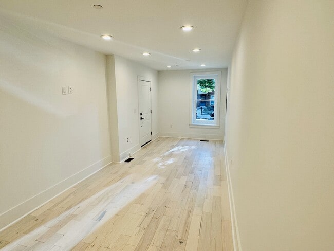 Building Photo - 1314 1/2 5th St NW