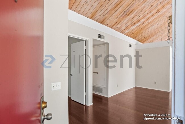 Building Photo - 715 Quetta Ave