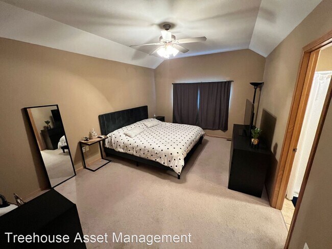 Building Photo - 3 br, 2.5 bath House - 611 Walters Drive