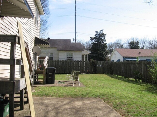 Building Photo - 1103 Avenue A NE