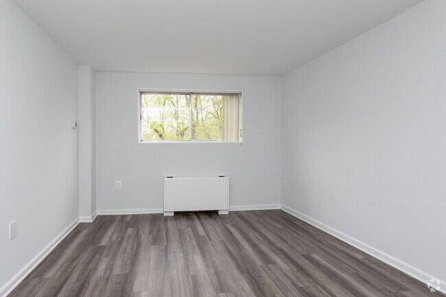 1BR, 1BA - 731 SF - Cortland at Falls Church