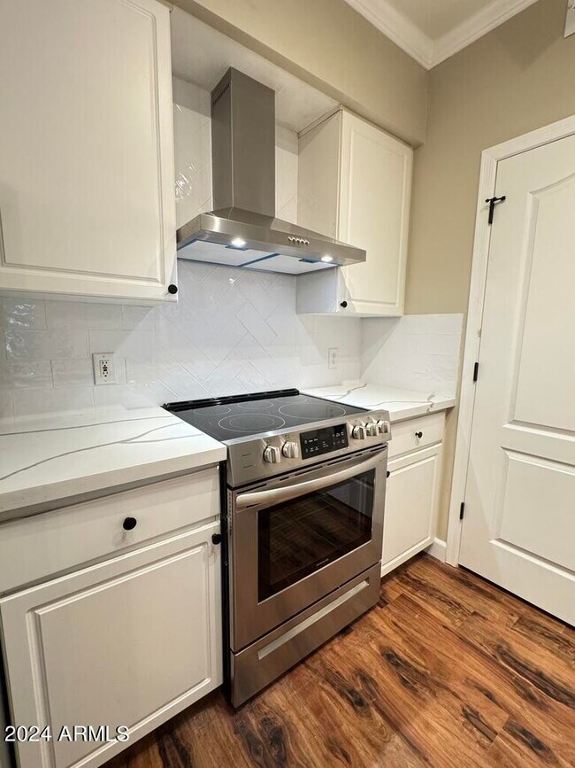 Building Photo - 1701 E Colter St