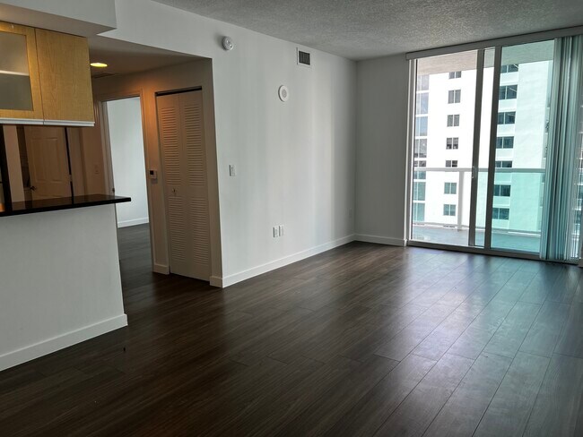 Foto del edificio - 520 NE 26th St