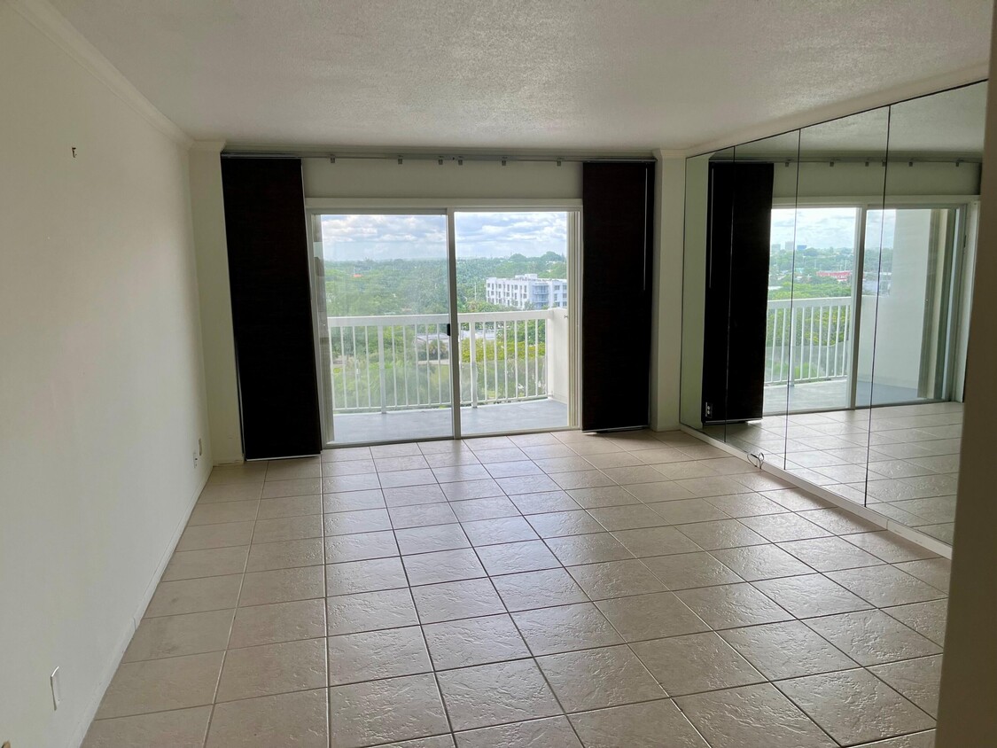 Primary Photo - 2600 N Flagler Dr