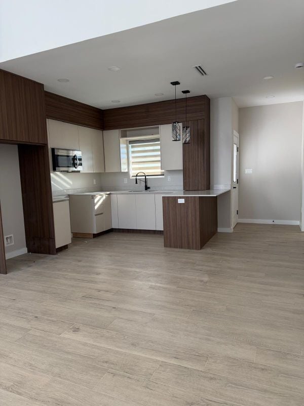 Building Photo - 2202 Corales St