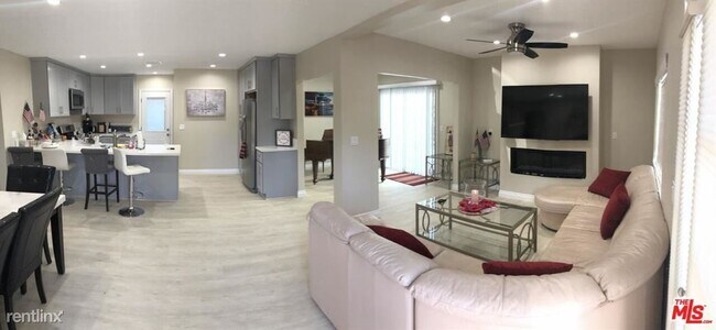 Foto del edificio - 2 br, 1.5 bath Condo - 22701 Erwin St