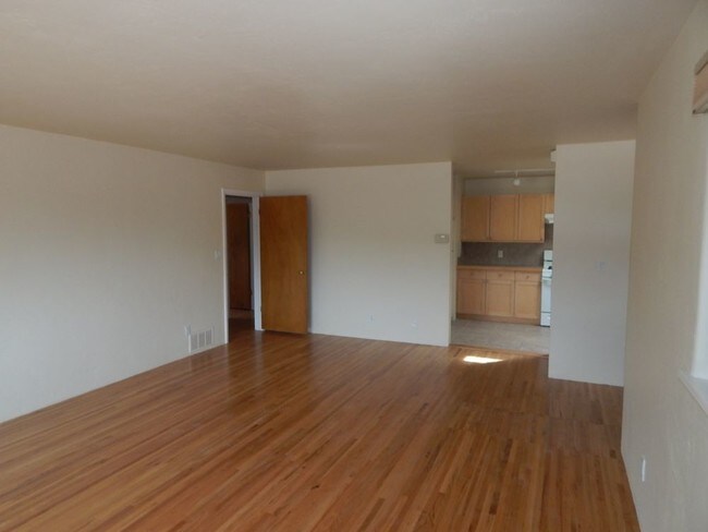 Building Photo - 227 Spruce St