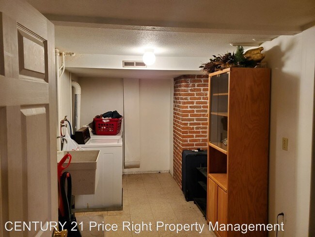 Building Photo - 714-716 10th Ave
