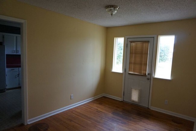 Building Photo - 5606 Applewood Dr