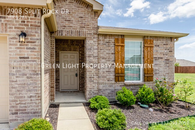 Foto del edificio - 7908 Split Rock Dr