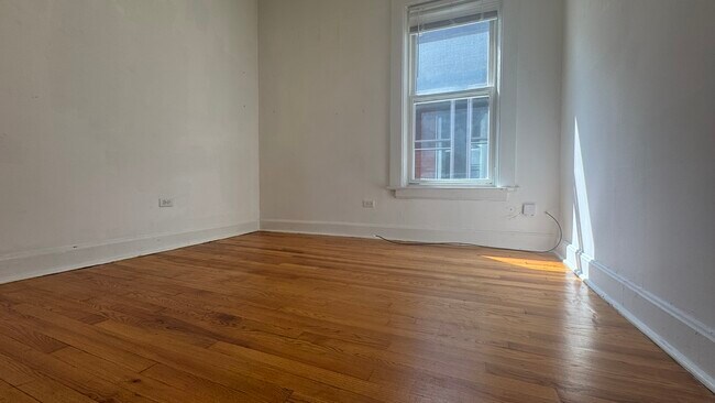 Foto del edificio - 2049 N Bingham St