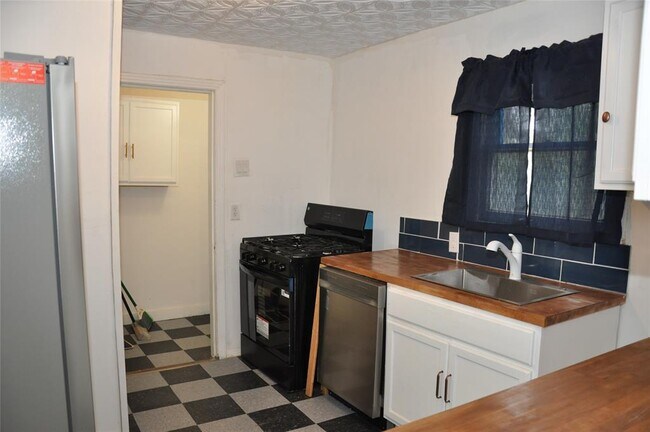 Foto del edificio - 1408 E Avenue D