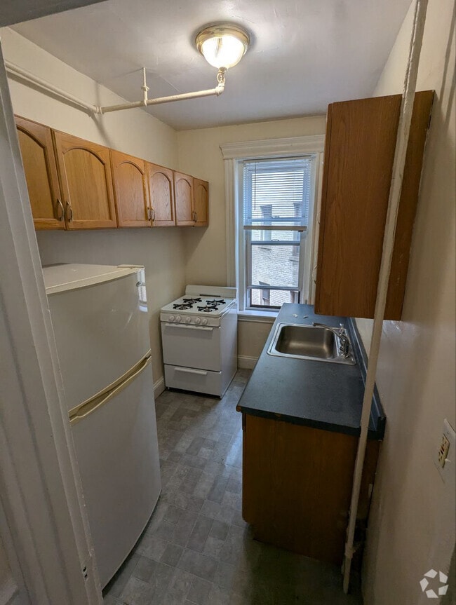 Building Photo - 376 Riverway