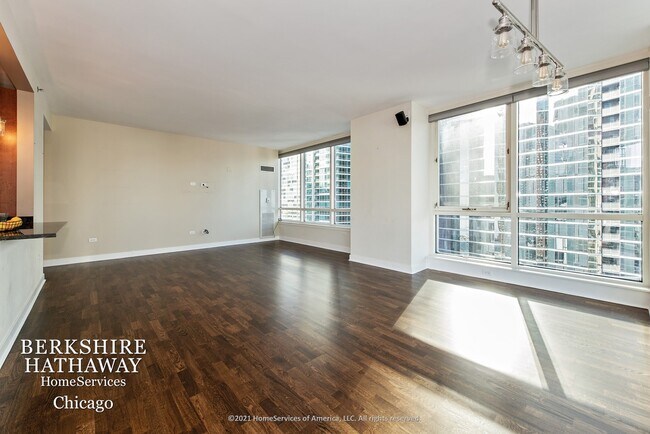 Foto del edificio - 505 N MCCLURG Court