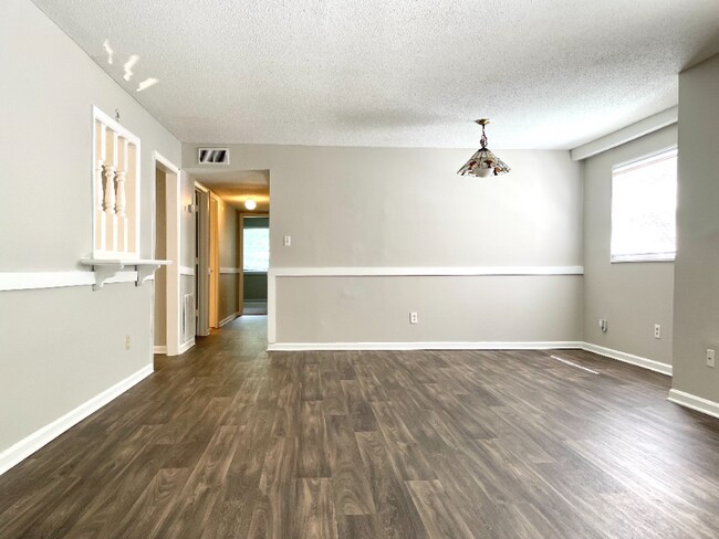 Foto del edificio - 7984 Shady Oak Trail