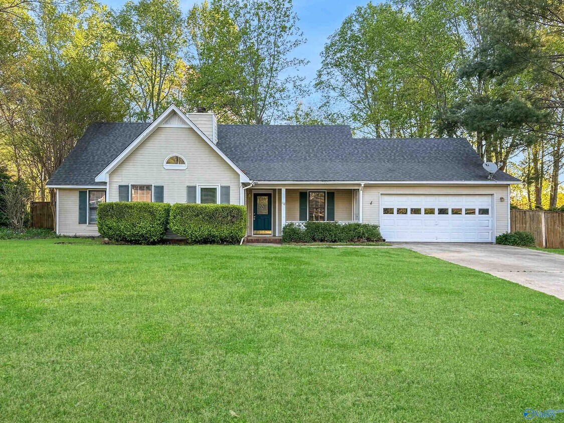 Primary Photo - 112 Betty Garrett Dr