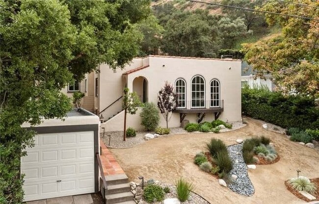 Building Photo - 2118 Glen Ivy Dr