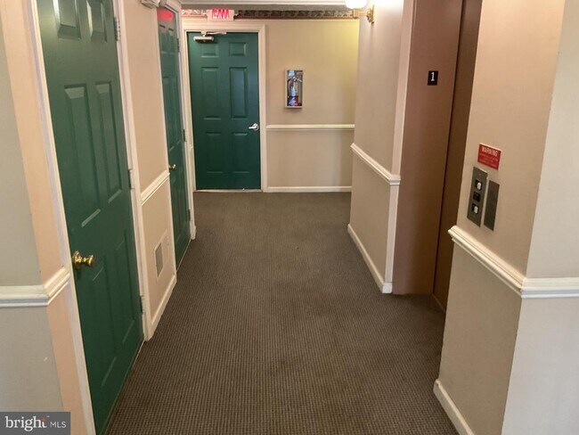 Foto del edificio - 2054 Hunting Ridge Dr