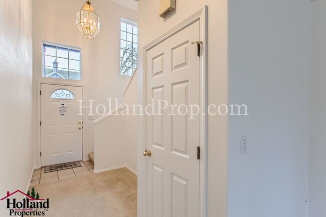 Building Photo - BEST PRICE APPLY NOW!! 3 Bedroom townhouse in quiet area of Beaverton