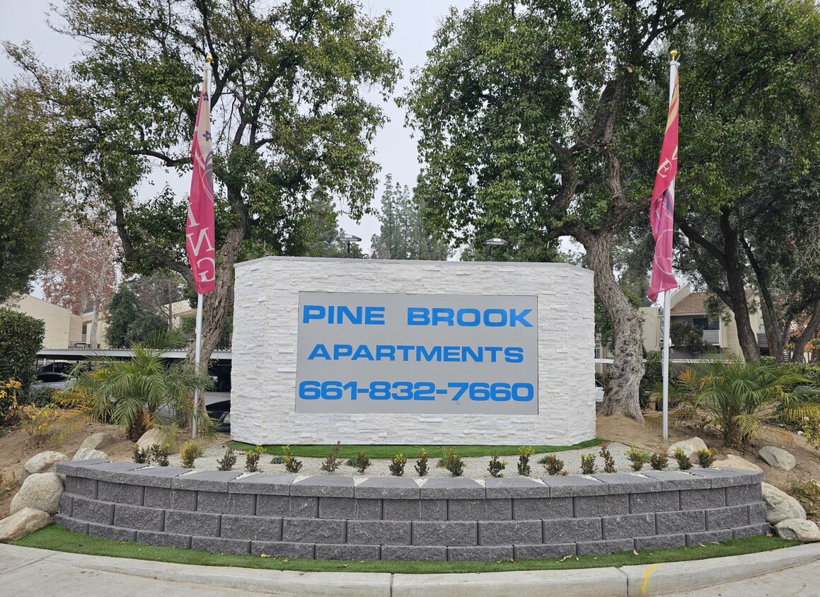 Foto principal - Pine Brook Apartments