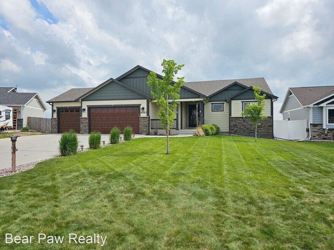 5 br, 3 bath House 6953 Hitching Post Lane House for Rent in