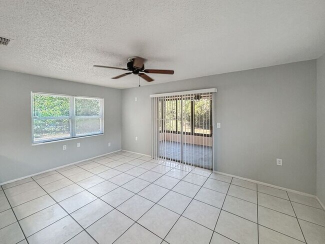 Building Photo - 10485 Lightwood St