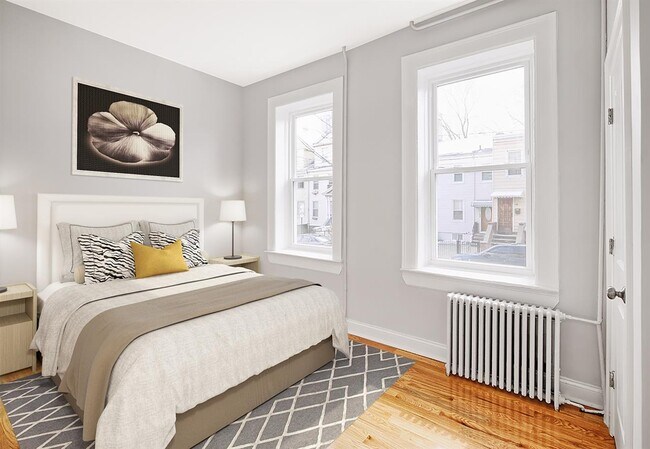 Building Photo - 284 3rd St