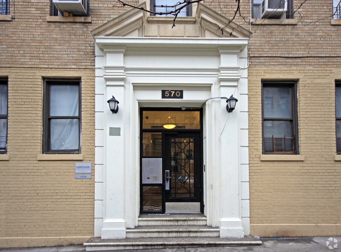 Foto del edificio - 570-576 W 190th St