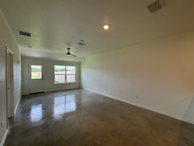 Building Photo - 1117 Lindsey Dr
