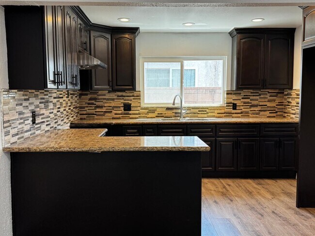 Foto del edificio - 4563 Bridgeview Ave