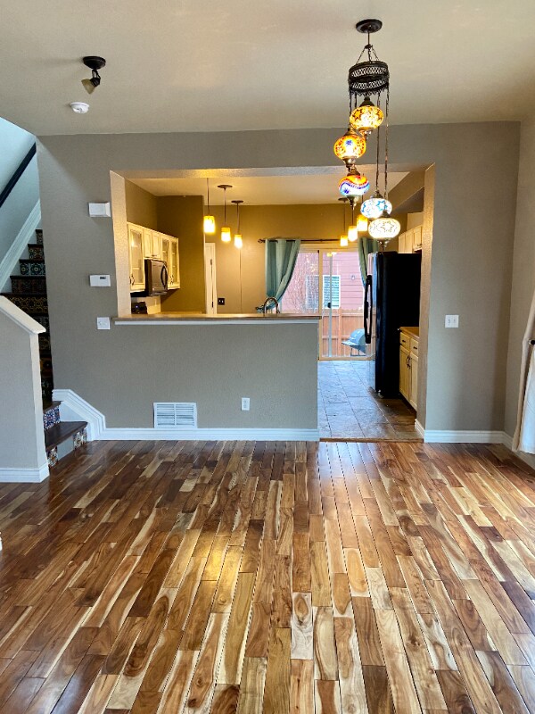 Building Photo - 6593 Abbeywood Dr