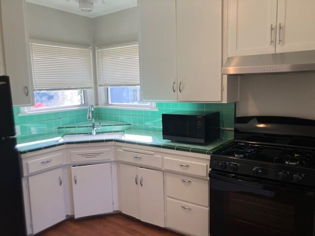 Building Photo - Larkin Street (459)