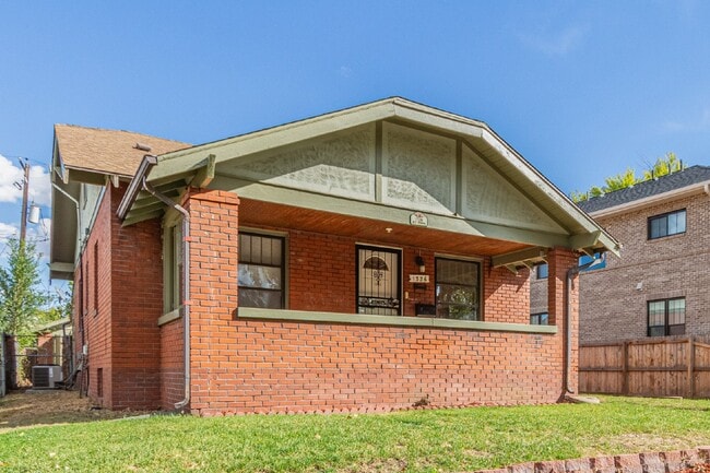 Foto del edificio - Great two bed two bath bungalow for rent i...